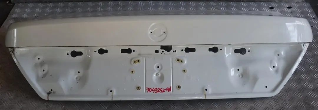 Trunk Lid Boot Tailgate Alpinweiss Alpine White - 300 to BMW 7 E65 E66 E67 with Part number 7049252 BMW 7 E65 E66 E67 Trunk Lid Boot Tailgate Alpinweiss Alpine White - 300 - SKU 7049252-AW - Part number 7049252