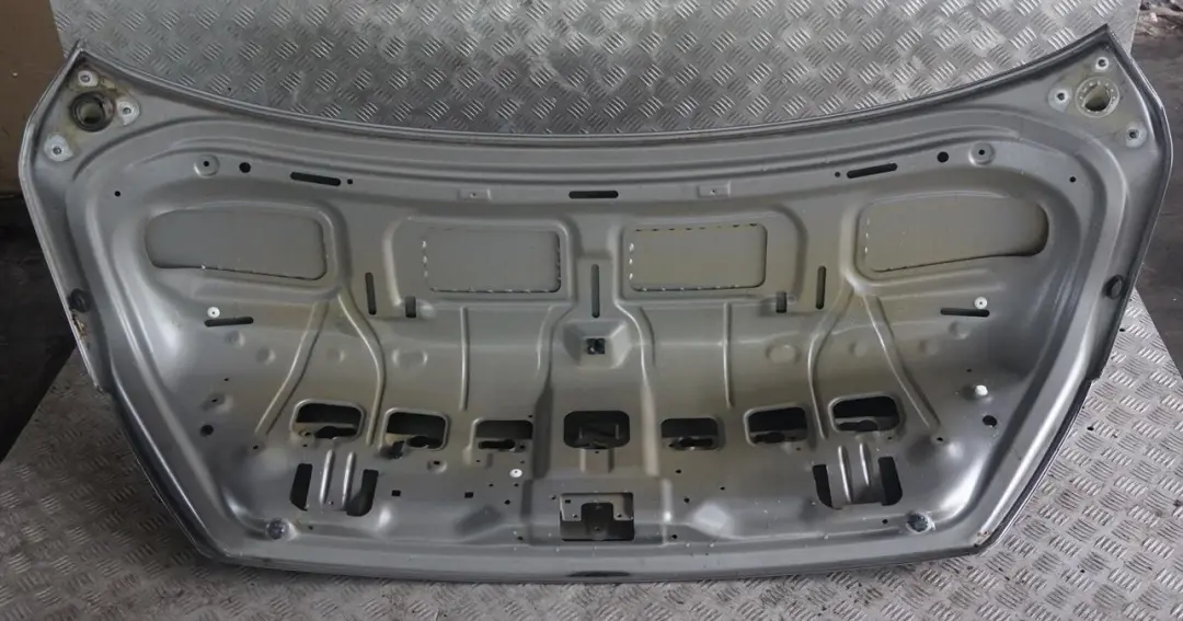 Trunk Lid Boot Tailgate Sterlinggrau Sterling Grey - A36 to BMW 7 E65 E66 E67 with Part number 7049252 BMW 7 E65 E66 E67 Trunk Lid Boot Tailgate Sterlinggrau Sterling Grey - A36 - SKU 7049252-STG - Part number 7049252