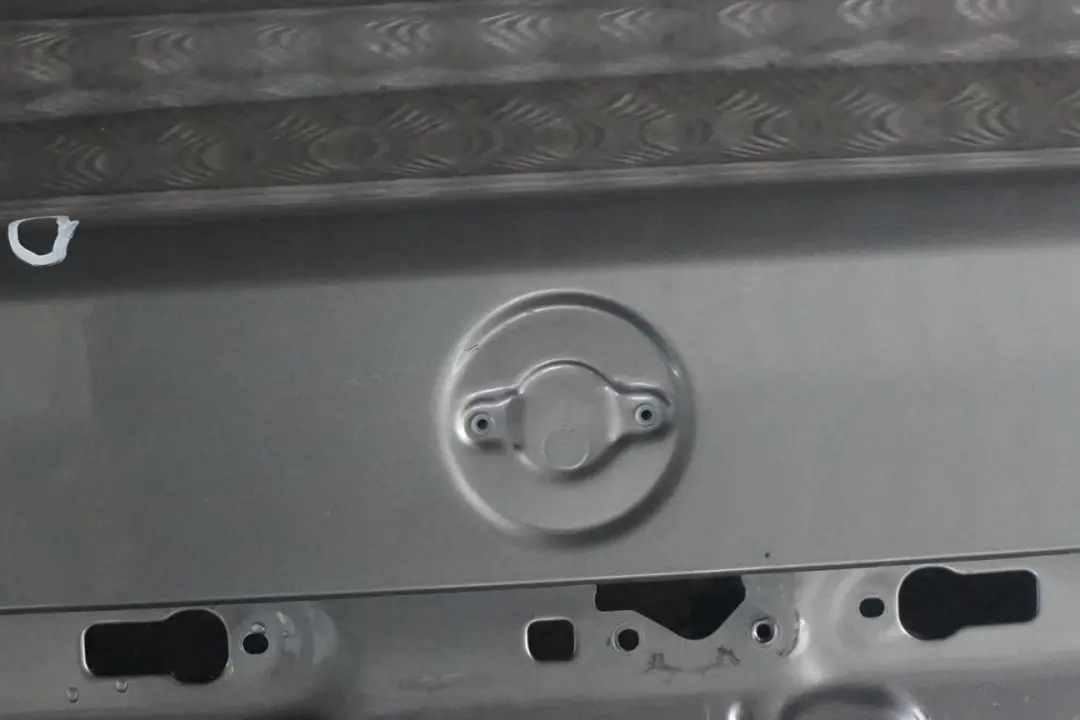 Klapa tylna tył goła Sterlinggrau do BMW E65 E66 o numerze 7049252 BMW E65 E66 Klapa tylna tył goła Sterlinggrau - SKU 7049252-STG - Numer Części 7049252