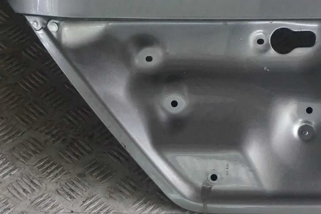 Klapa tylna tył goła Sterlinggrau do BMW E65 E66 o numerze 7049252 BMW E65 E66 Klapa tylna tył goła Sterlinggrau - SKU 7049252-STG - Numer Części 7049252