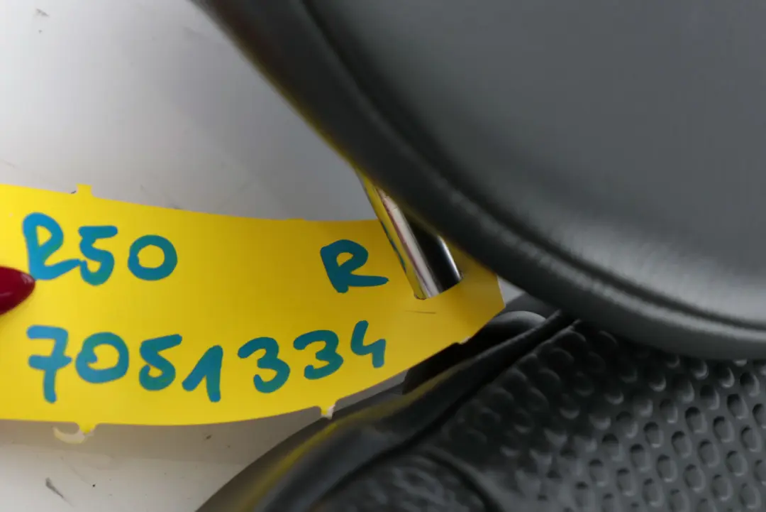 Kanapa oparcie tylne tył prawy skóra do MINI R50 o numerze 7051334 MINI R50 Kanapa oparcie tylne tył prawy skóra - SKU 7051334 - Numer Części 7051334