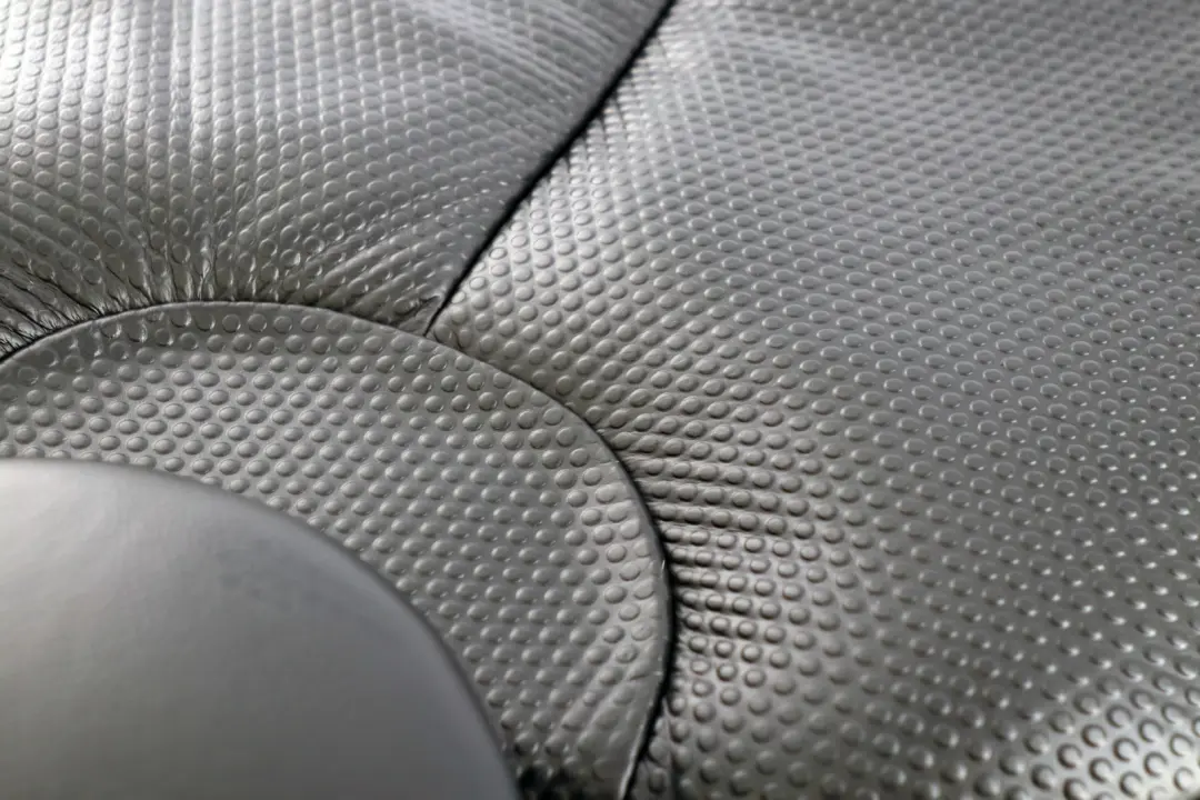 Kanapa oparcie tylne tył prawy skóra do MINI R50 o numerze 7051334 MINI R50 Kanapa oparcie tylne tył prawy skóra - SKU 7051334 - Numer Części 7051334