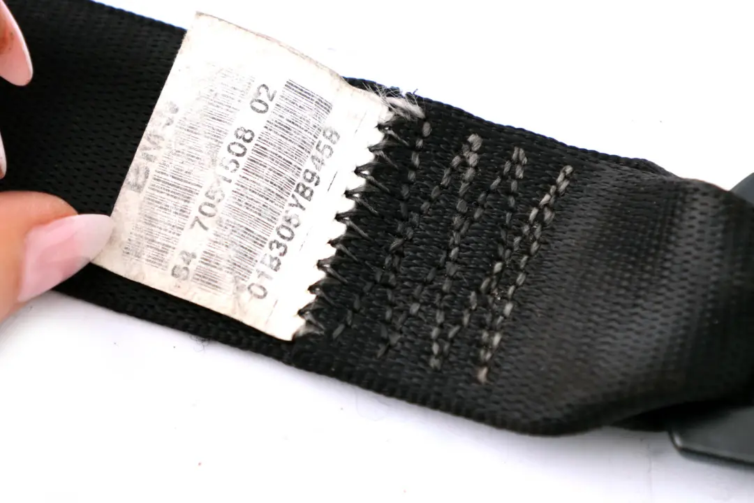 Cintura Superiore Posteriore Destra Nero 7211 per BMW X5 E53 con numero di parte 7051508 BMW X5 E53 Cintura Superiore Posteriore Destra Nero 7211 - SKU 7051508 - Numero di parte 7051508