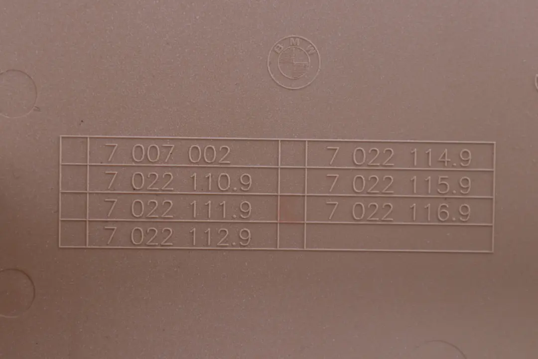 Osłona Panel Podłokietnika Tylnego Tył Kremowy Beż 7007002 do BMW E65 E66 E67 o numerze 7051755 BMW E65 E66 E67 Osłona Panel Podłokietnika Tylnego Tył Kremowy Beż 7007002 - SKU 7051755 - Numer Części 7051755
