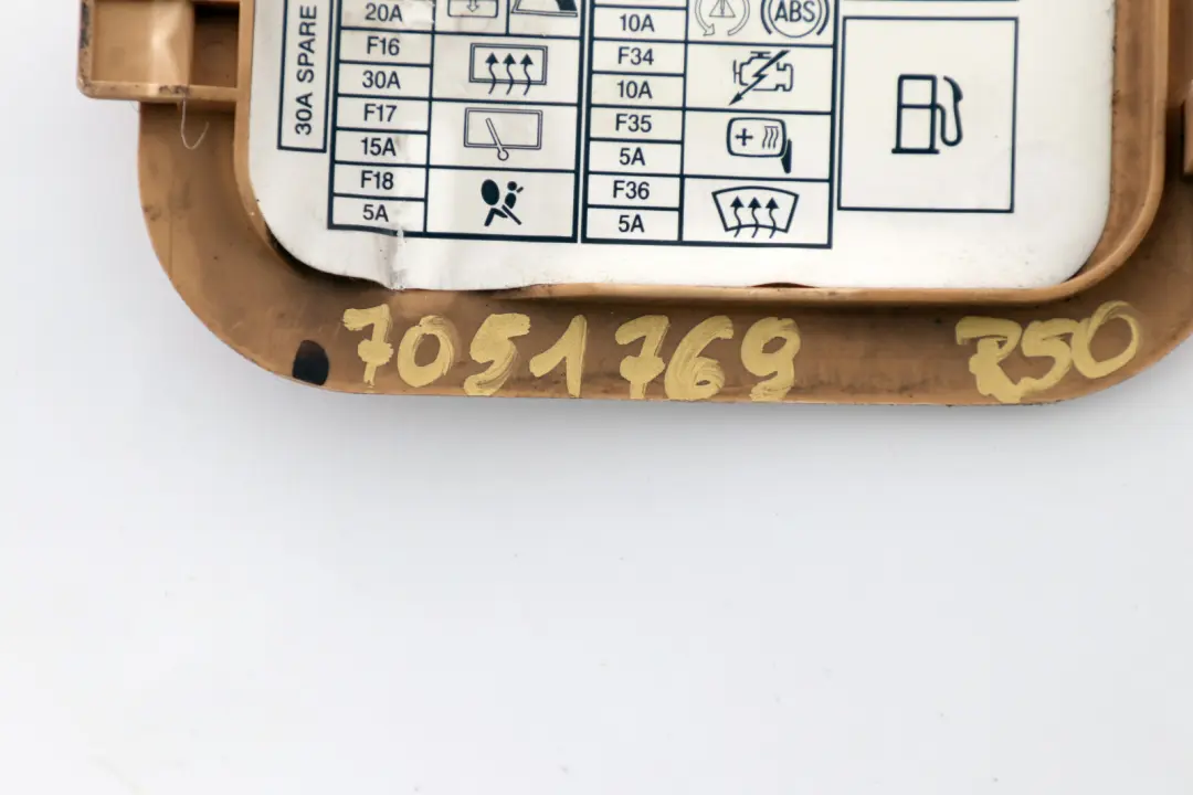 Lateral Trim Panel Cordoba Beige Label Fuse Box für BMW Mini Cooper One R50 Cover mit Teilenummer 7051769 BMW Mini Cooper One R50 Cover Lateral Trim Panel Cordoba Beige Label Fuse Box - SKU 7051769 - Teilenummer 7051769