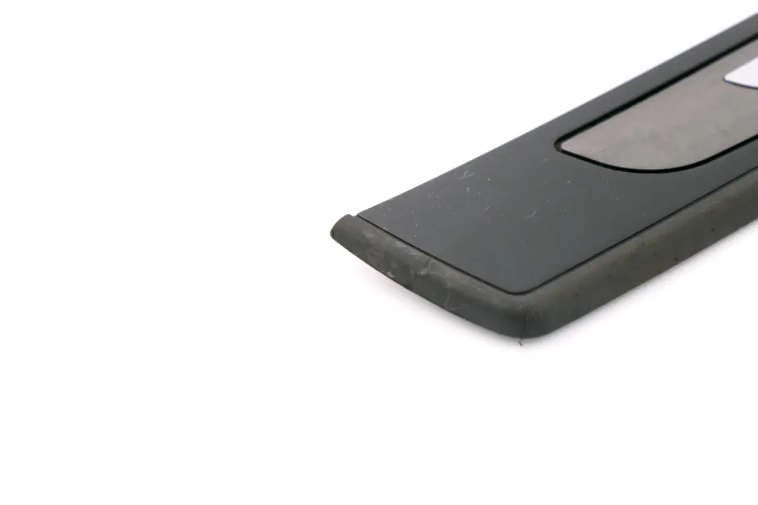 BMW E65 E66 E67 Frente Izquierda Cubierta Entrada Ribete Plateado Oscuro - SKU 7051873 - Número de pieza 7051872