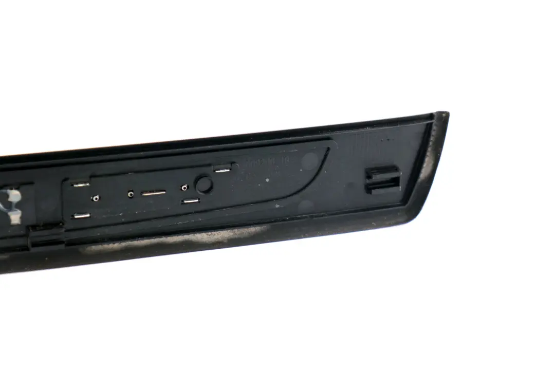 Garniture D'Entrée Avant Gauche Argent Foncé pour BMW E65 E66 E67 à propos du numéro de pièce 7051872 BMW E65 E66 E67 Garniture D'Entrée Avant Gauche Argent Foncé - SKU 7051873 - Numéro de pièce 7051872