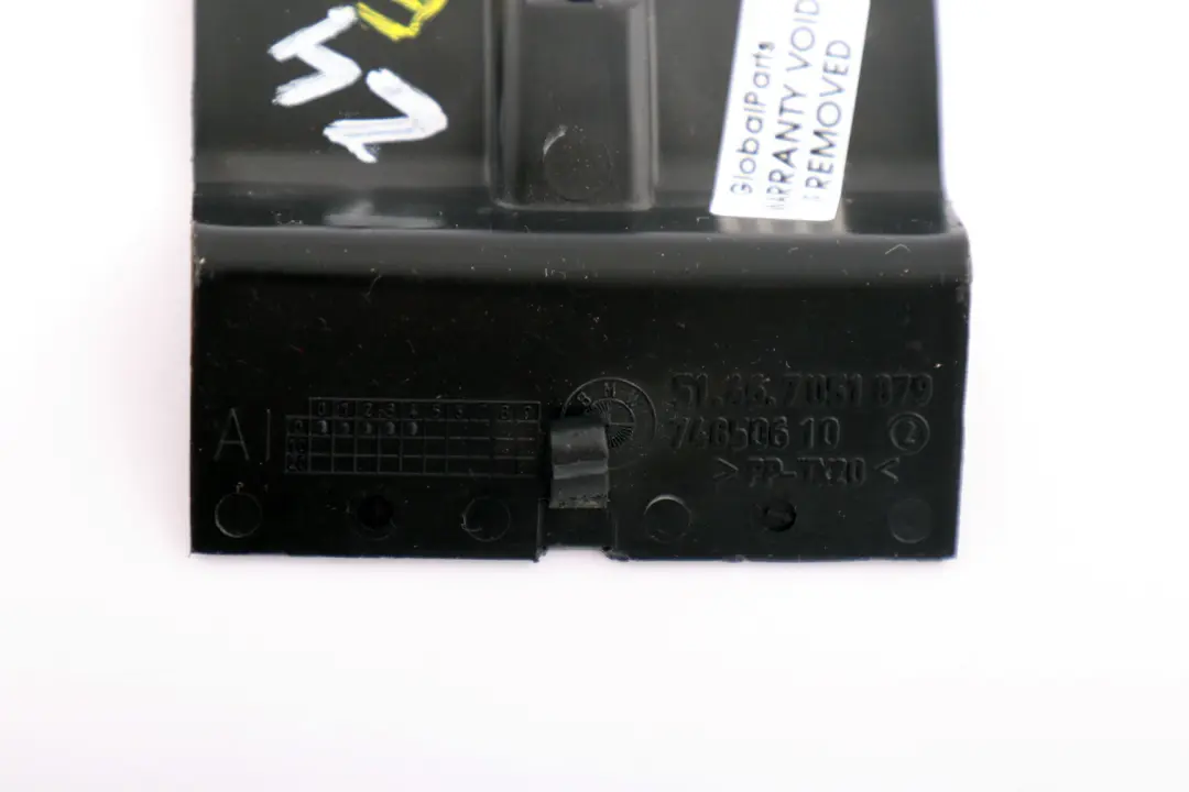 Osłona Zaślepka Pokrywa Konsoli Tył do BMW Z4 E85 E86 o numerze 7051879 BMW Z4 E85 E86 Osłona Zaślepka Pokrywa Konsoli Tył - SKU 7051879 - Numer Części 7051879