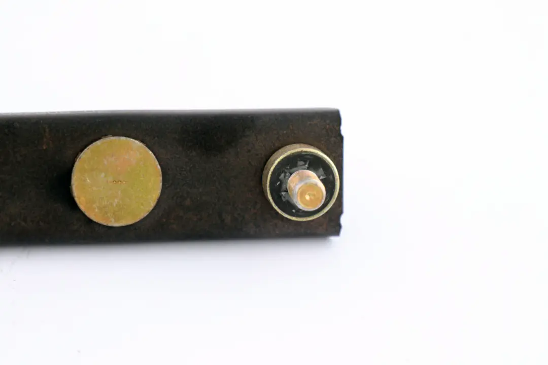 Hintere Sicherheitsgurtstütze Höhenversteller Schiene für BMW X5 E53 mit Teilenummer 72117052806 BMW X5 E53 Hintere Sicherheitsgurtstütze Höhenversteller Schiene - SKU 7052806 - Teilenummer 72117052806