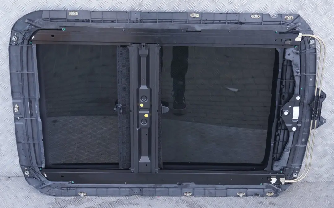 Szyberdach Dach Panorama do MINI R50 o numerze 7053424 MINI R50 Szyberdach Dach Panorama - SKU 7053424 - Numer Części 7053424