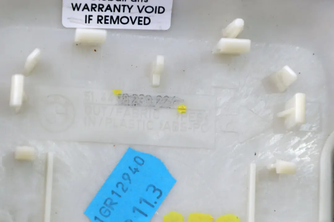 Osłona Alarmu Podsufitki Szara 8239224 do Mini Cooper R50 R53 o numerze 7053462 Mini Cooper R50 R53 Osłona Alarmu Podsufitki Szara 8239224 - SKU 7053462 - Numer Części 7053462