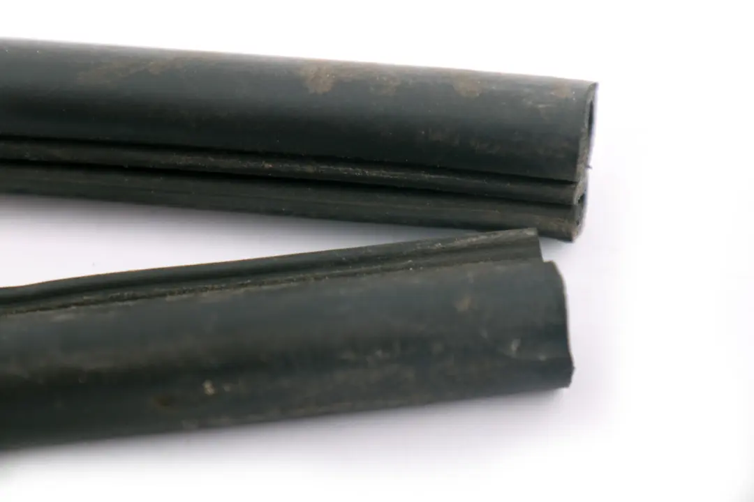 Front Engine Hood Sealing Gasket Seal to BMW Z4 Series with Part number 7053532 BMW Z4 Series Front Engine Hood Sealing Gasket Seal - SKU 7053532 - Part number 7053532