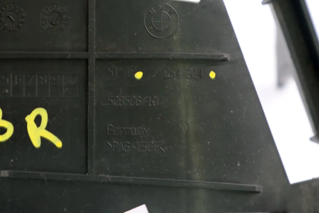 Panel interior del cinturón de seguridad trasero derecho para BMW X3 E83 LCI con número de pieza 51477054314 BMW X3 E83 LCI Panel interior del cinturón de seguridad trasero derecho - SKU 7054314 - Número de pieza 51477054314