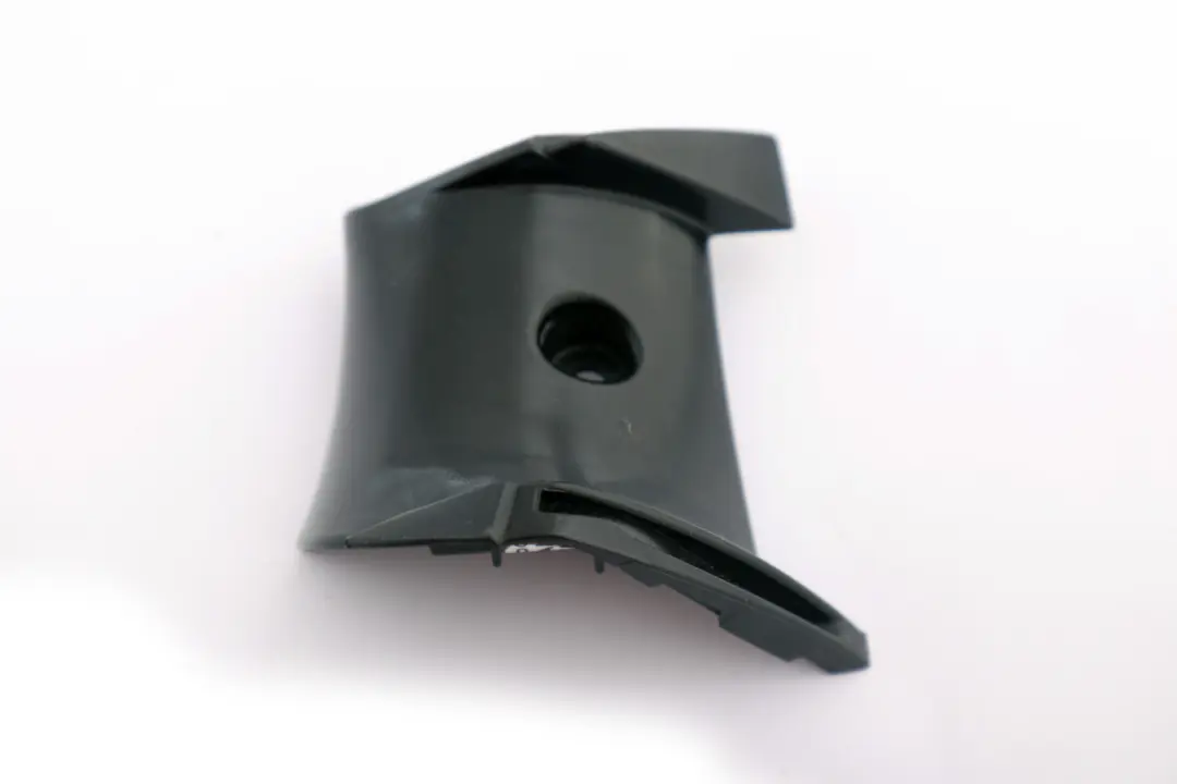 Wspornik pas bezpieczeństwa prawy do BMW E85 Z4 o numerze 7054608 BMW E85 Z4 Wspornik pas bezpieczeństwa prawy - SKU 7054608 - Numer Części 7054608