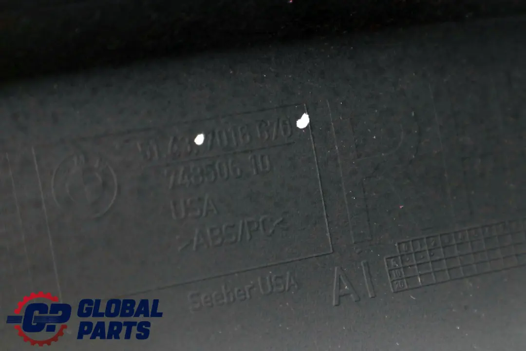 Couverture du panneau arriere droit Gris 7016670 pour BMW Z4 Series E85 à propos du numéro de pièce 7055304 BMW Z4 Series E85 Couverture du panneau arriere droit Gris 7016670 - SKU 7055304 - Numéro de pièce 7055304