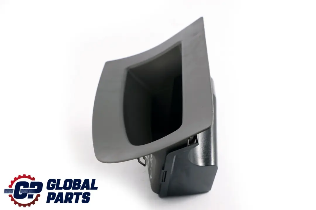 Inserto Pannello Posteriore Copertura Destra Grigio 7016670 per BMW Z4 E85 con numero di parte 7055304 BMW Z4 E85 Inserto Pannello Posteriore Copertura Destra Grigio 7016670 - SKU 7055304 - Numero di parte 7055304