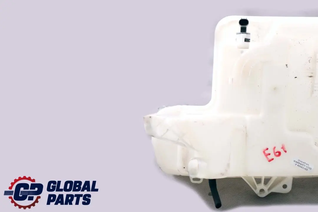 Zbiornik Zbiorniczek Płynu Spryskiwaczy do BMW E61 LCi o numerze 7055349 BMW E61 LCi Zbiornik Zbiorniczek Płynu Spryskiwaczy - SKU 7055349 - Numer Części 7055349