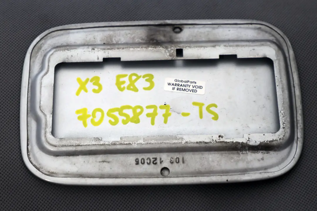 Llenado De combustible Flap Tapa Titansilber Titan Silver Metallic para BMW X3 E83 con número de pieza 7055877 BMW X3 E83 Llenado De combustible Flap Tapa Titansilber Titan Silver Metallic - SKU 7055877-TS - Número de pieza 7055877