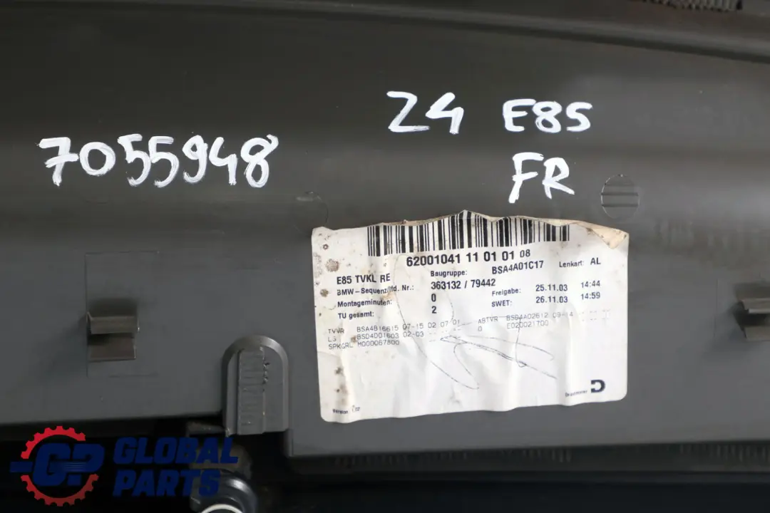 Carte de porte avant droite en cuir, gris et rouge pour BMW Z4 Series E85 E86 à propos du numéro de pièce 7055948 BMW Z4 Series E85 E86 Carte de porte avant droite en cuir, gris et rouge - SKU 7055948 - Numéro de pièce 7055948