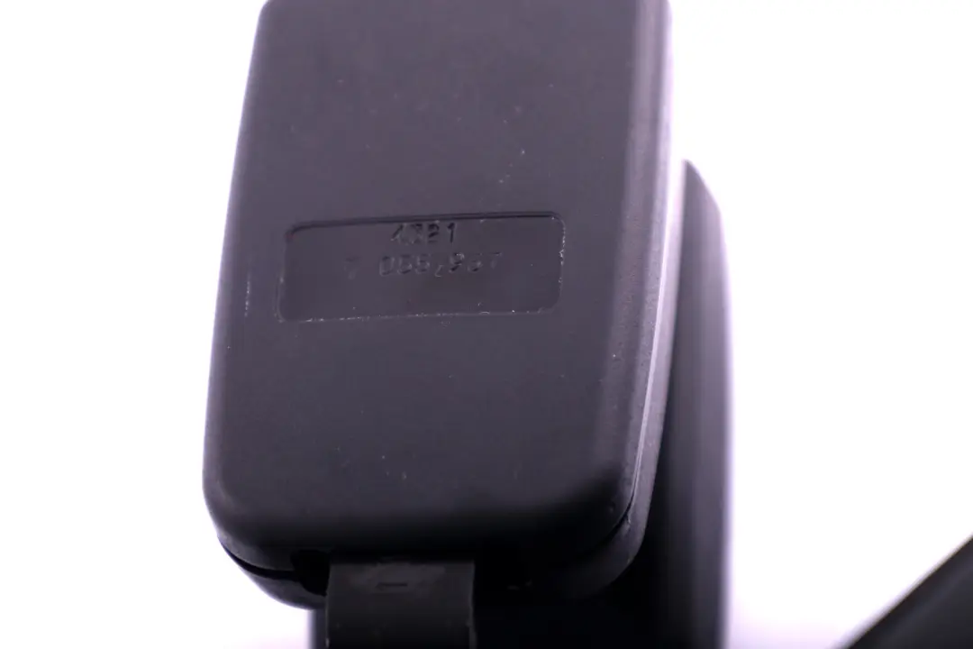 Lower Belt Centre Buckle to Mini R50 R52 R53 Rear with Part number 2752698 Mini R50 R52 R53 Rear Lower Belt Centre Buckle - SKU 7055957 - Part number 2752698