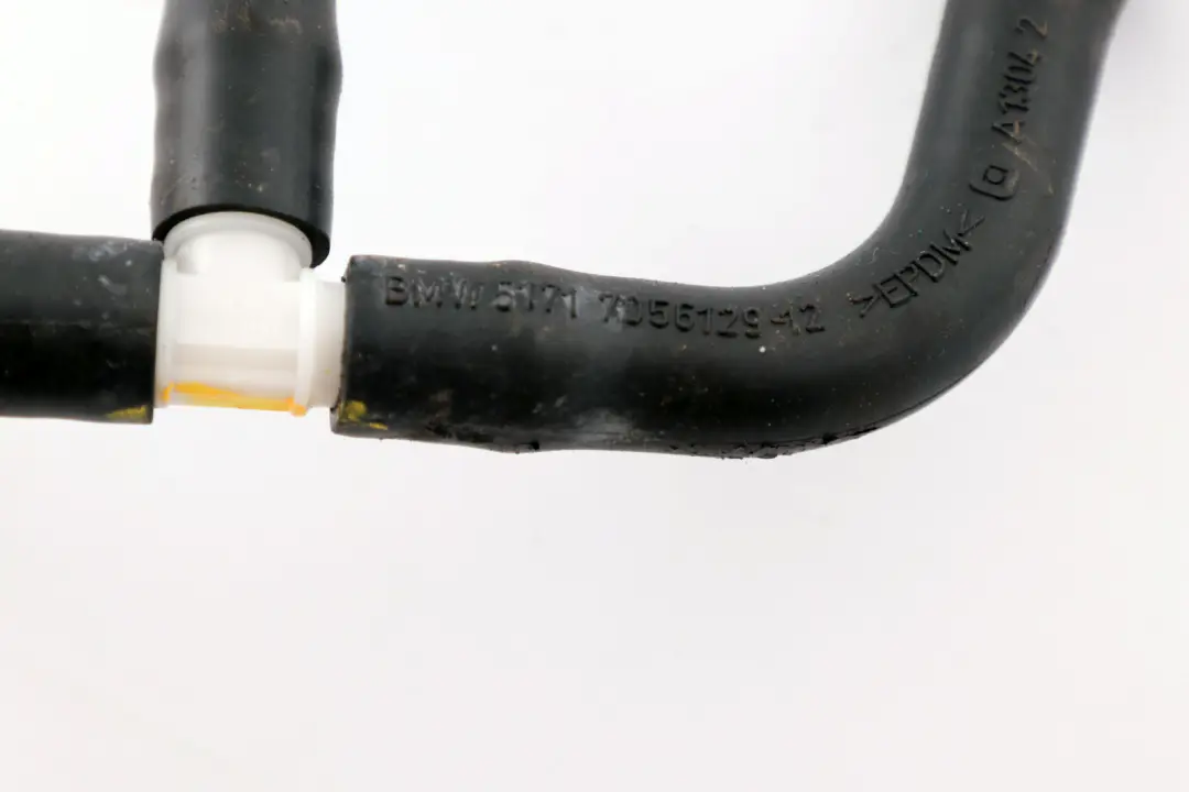Tubo Acqua Sistema Di Raffreddamento Vent per BMW E64 con numero di parte 7056129 BMW E64 Tubo Acqua Sistema Di Raffreddamento Vent - SKU 7056129 - Numero di parte 7056129