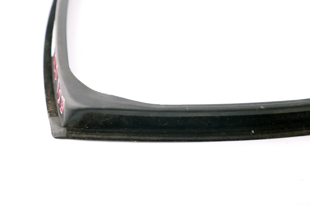 Uszczelka Szyby Drzwi Prawa Prawy Tył do BMW E61 o numerze 7057448 BMW E61 Uszczelka Szyby Drzwi Prawa Prawy Tył - SKU 7057448 - Numer Części 7057448