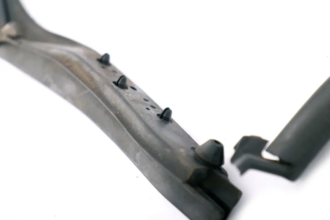 Joint d'etancheite de porte de toit arriere droit pour BMW E61 à propos du numéro de pièce 7057448 BMW E61 Joint d'etancheite de porte de toit arriere droit - SKU 7057448 - Numéro de pièce 7057448