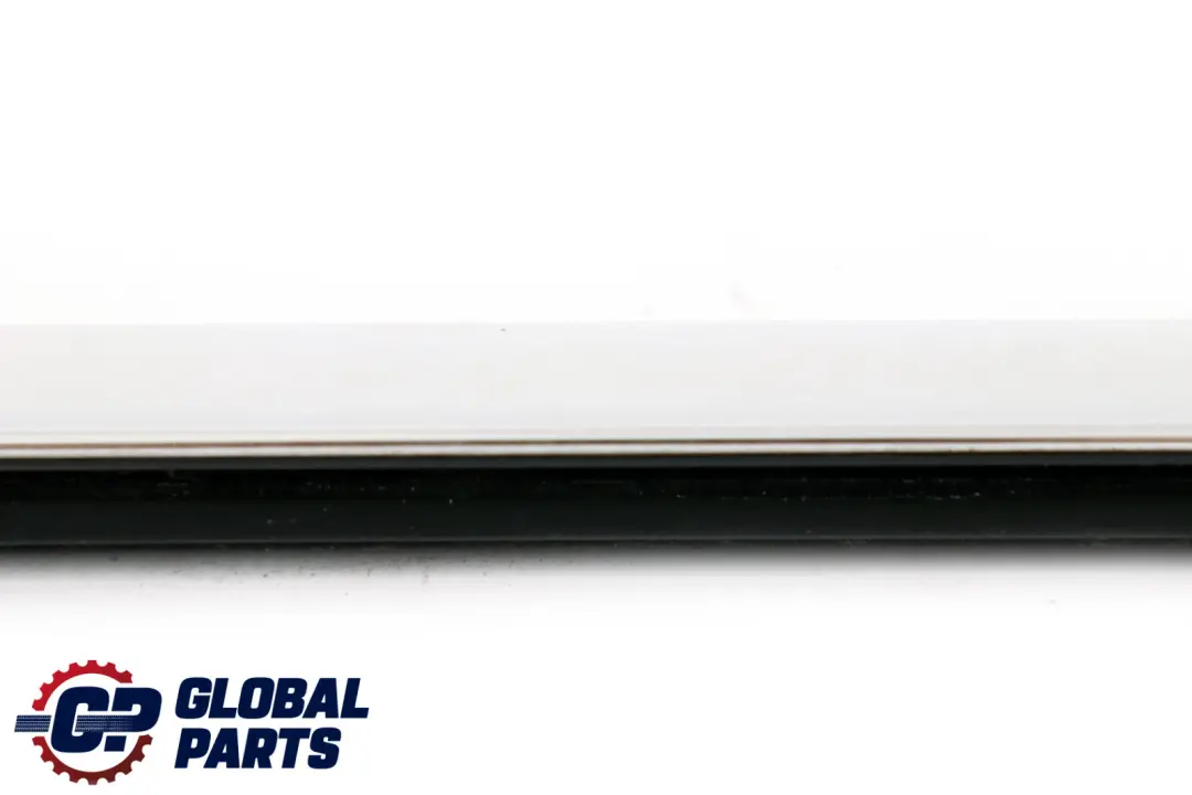 Puerta Trasera Derecha Ventana Exterior Canal Cubierta Cromo para BMW E60 con número de pieza 7057494 BMW E60 Puerta Trasera Derecha Ventana Exterior Canal Cubierta Cromo - SKU 7057494 - Número de pieza 7057494