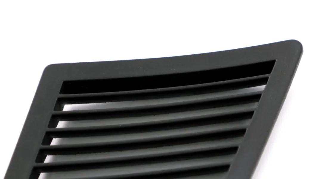 BMW Z4 E85 E86 Rejilla derecha Cubierta ventilación trasera Negro 7036510 - SKU 7057938 - Número de pieza 7057940