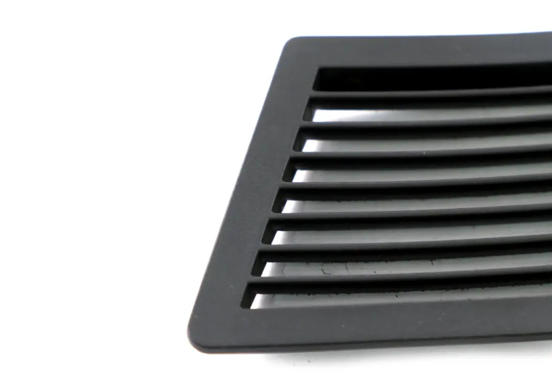 Grille. Vent Arriere Droite Noir 7036510 pour BMW Z4 E85 E86 à propos du numéro de pièce 7057940 BMW Z4 E85 E86 Grille. Vent Arriere Droite Noir 7036510 - SKU 7057938 - Numéro de pièce 7057940