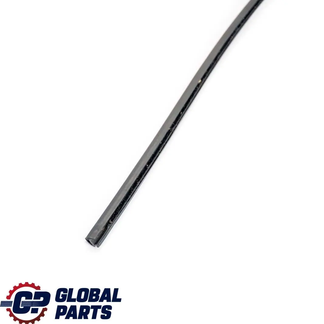 Uszczelka szyby czołowej przód do BMW E87 o numerze 7058224 BMW E87 Uszczelka szyby czołowej przód - SKU 7058224 - Numer Części 7058224