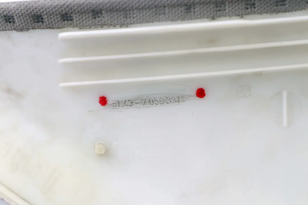 Apertura A Colonna Sinistra Grigio per BMW E90 E90N E91 E91N LCI con numero di parte 7058331 BMW E90 E90N E91 E91N LCI Apertura A Colonna Sinistra Grigio - SKU 7058331 - Numero di parte 7058331