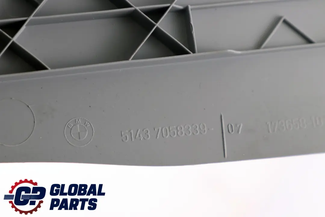 BMW 1 er E87 E87N Blende C Säule links ALASKA GRAU GREY 51437120547 7120547 - SKU 7058339-1 - Teilenummer 7058339
