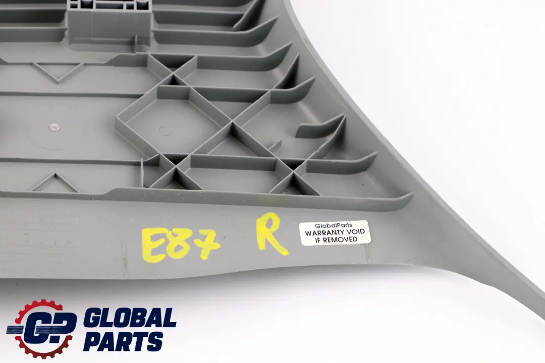 BMW E87 Tapa Columna C Derecha Alaska Gris Grau 7058340 - SKU 7058340-2 - Número de pieza 7120548