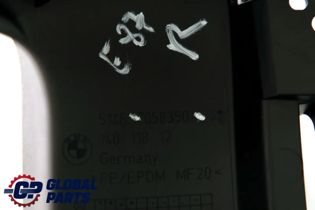 BMW E87 Wspornik Tylnej Szyby Półka Prawa - SKU 7058350 - Numer Części 7058350