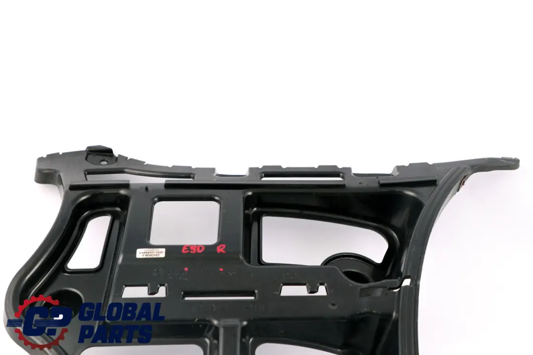 Parachoques Trasero Lateral Guia Soporte Embellecedor Derecho para BMW E90 con número de pieza 7058520 BMW E90 Parachoques Trasero Lateral Guia Soporte Embellecedor Derecho - SKU 7058520 - Número de pieza 7058520