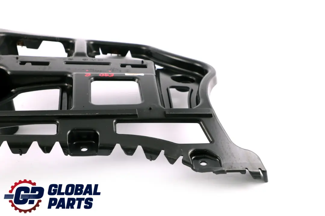 Parachoques Trasero Lateral Guia Soporte Embellecedor Derecho para BMW E90 con número de pieza 7058520 BMW E90 Parachoques Trasero Lateral Guia Soporte Embellecedor Derecho - SKU 7058520 - Número de pieza 7058520