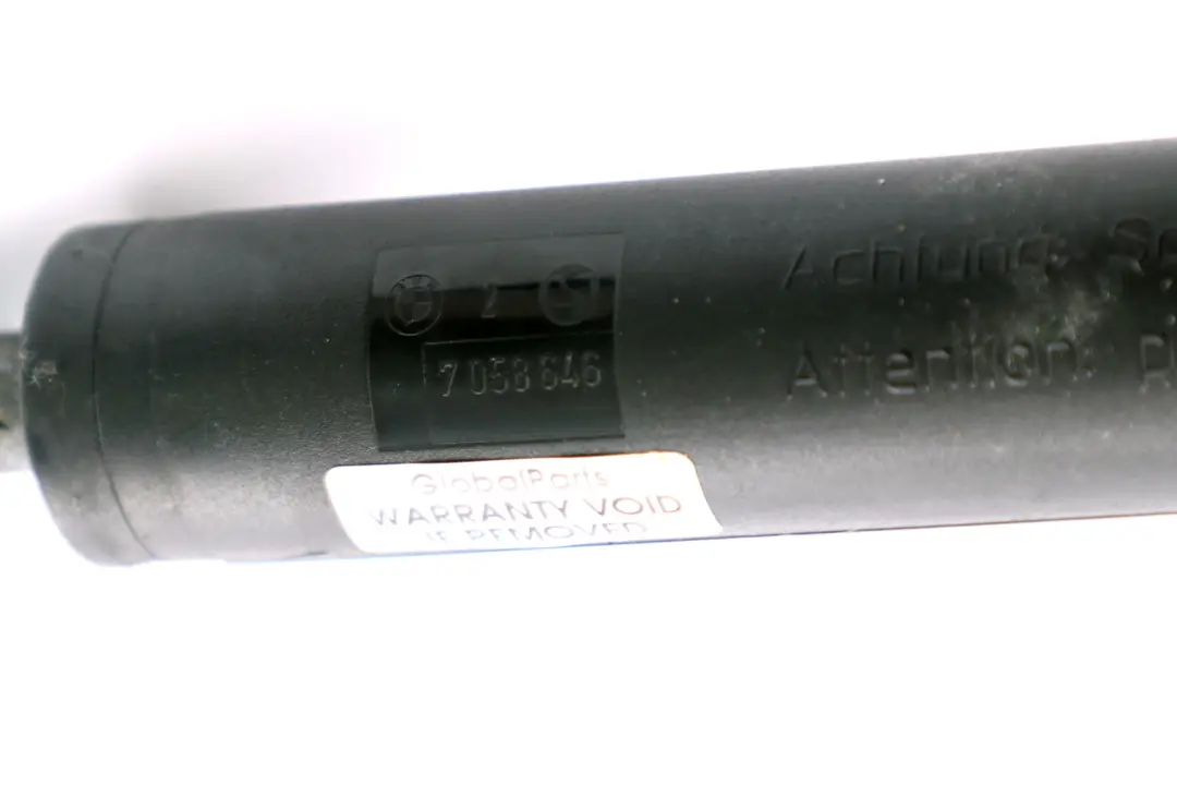 Ressort Clapet Rumble Droite pour BMW 7 E65 E66 à propos du numéro de pièce 7058646 BMW 7 E65 E66 Ressort Clapet Rumble Droite - SKU 7058646 - Numéro de pièce 7058646