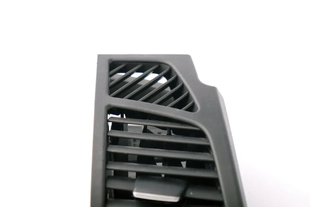 Rejilla de Ventilacion Aire Fresco Derecho para BMW E81 E82 E87 E87 LCI con número de pieza 7059188 BMW E81 E82 E87 E87 LCI Rejilla de Ventilacion Aire Fresco Derecho - SKU 7059188 - Número de pieza 7059188