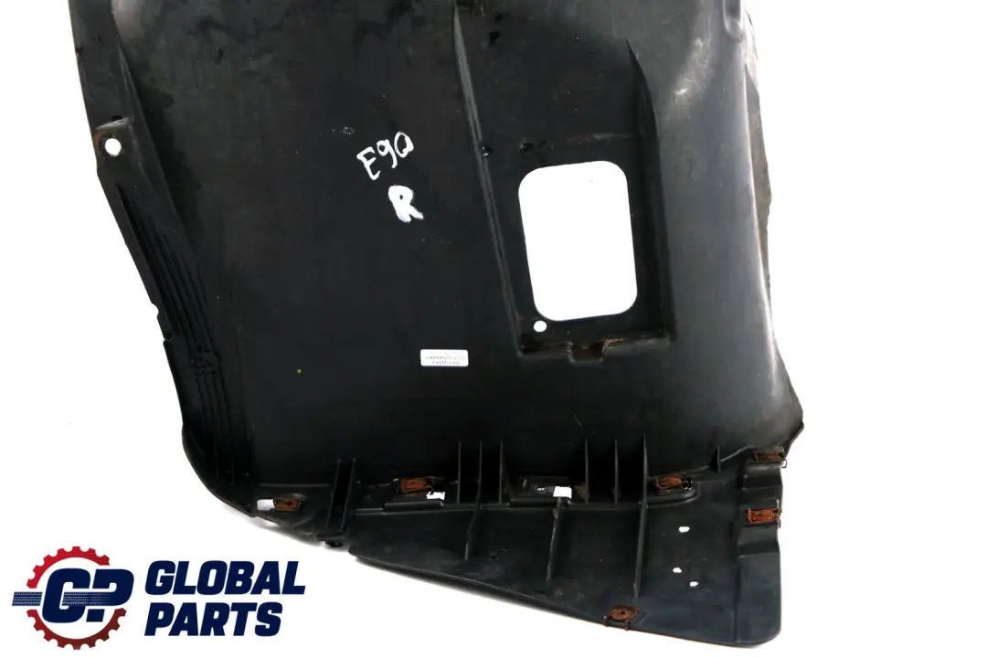 Rivestimento Anteriore Destro Inferiore della Passaruota per BMW E90 E91 con numero di parte 7059380 BMW E90 E91 Rivestimento Anteriore Destro Inferiore della Passaruota - SKU 7059380 - Numero di parte 7059380