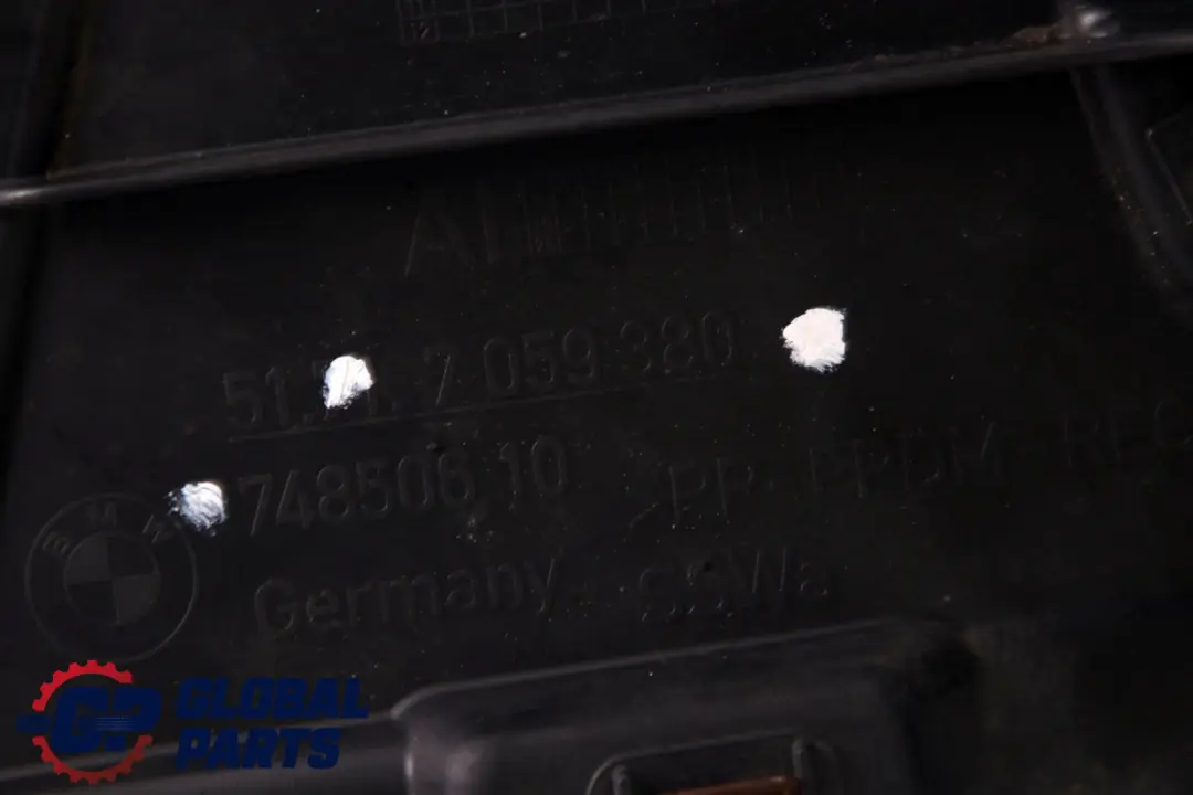 BMW E90 E91 Parte inferior delantera derecha Tapa del paso De rueda - SKU 7059380 - Número de pieza 7059380