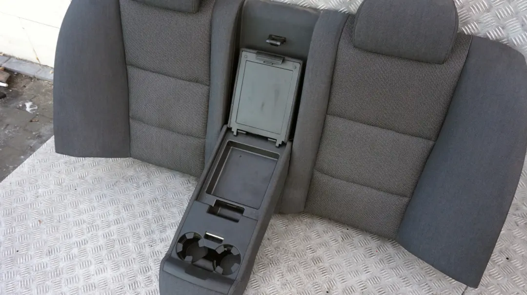 Riferimento Resto Tessuto Antracite Dietro 5220 52207069848 per BMW E60 con numero di parte 7059606 BMW E60 Riferimento Resto Tessuto Antracite Dietro 5220 52207069848 - SKU 7059606 - Numero di parte 7059606