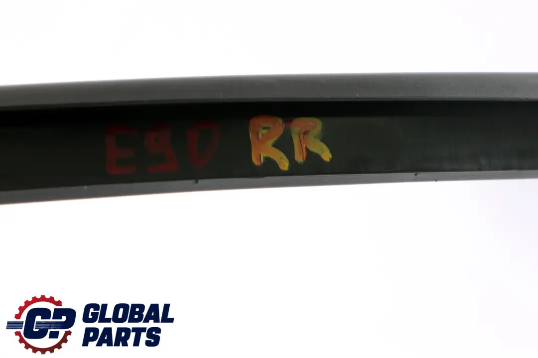 Tapa Marco Ventana Puerta Trasera Derecha Negro para BMW E90 E90N con número de pieza 7060222 BMW E90 E90N Tapa Marco Ventana Puerta Trasera Derecha Negro - SKU 7060222 - Número de pieza 7060222