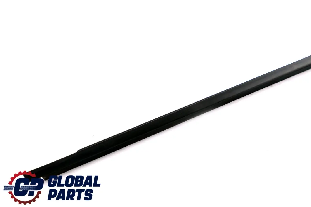 Listwa Szyby Drzwi Prawych Przednich Czarna do BMW E90 E91 o numerze 7060236 BMW E90 E91 Listwa Szyby Drzwi Prawych Przednich Czarna - SKU 7060236 - Numer Części 7060236