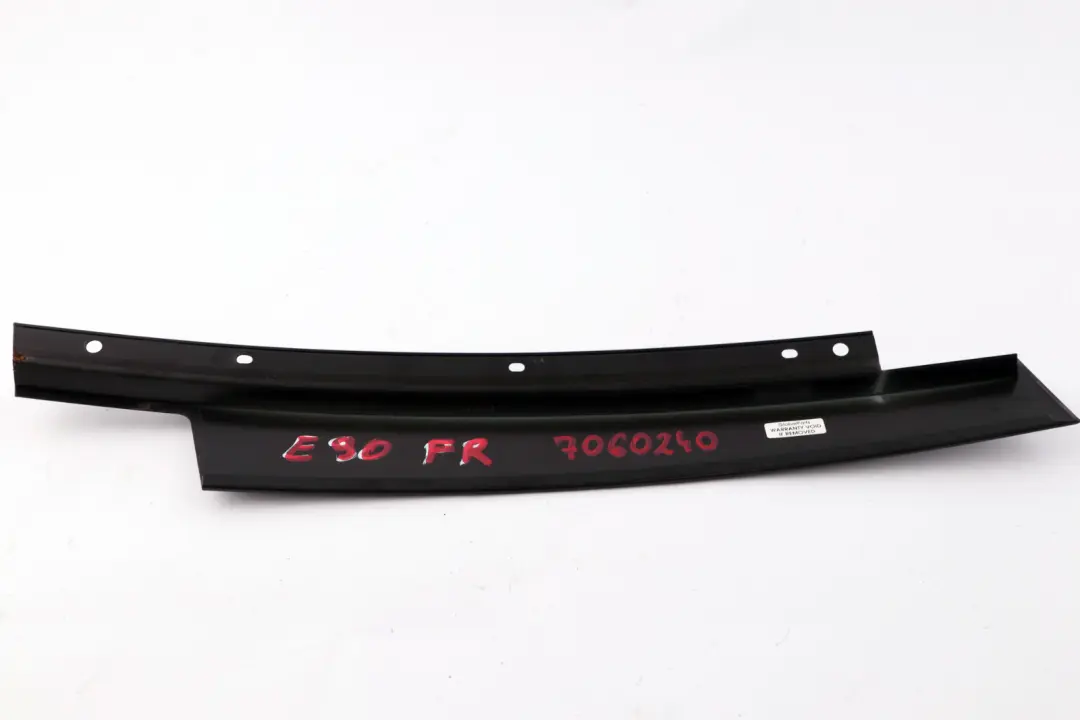 Finisher Window Frame B - Pillar Trim Door Right Front O/S to BMW 3 Series E90 E91 with Part number 7060240 BMW 3 Series E90 E91 Finisher Window Frame B - Pillar Trim Door Right Front O/S - SKU 7060240 - Part number 7060240