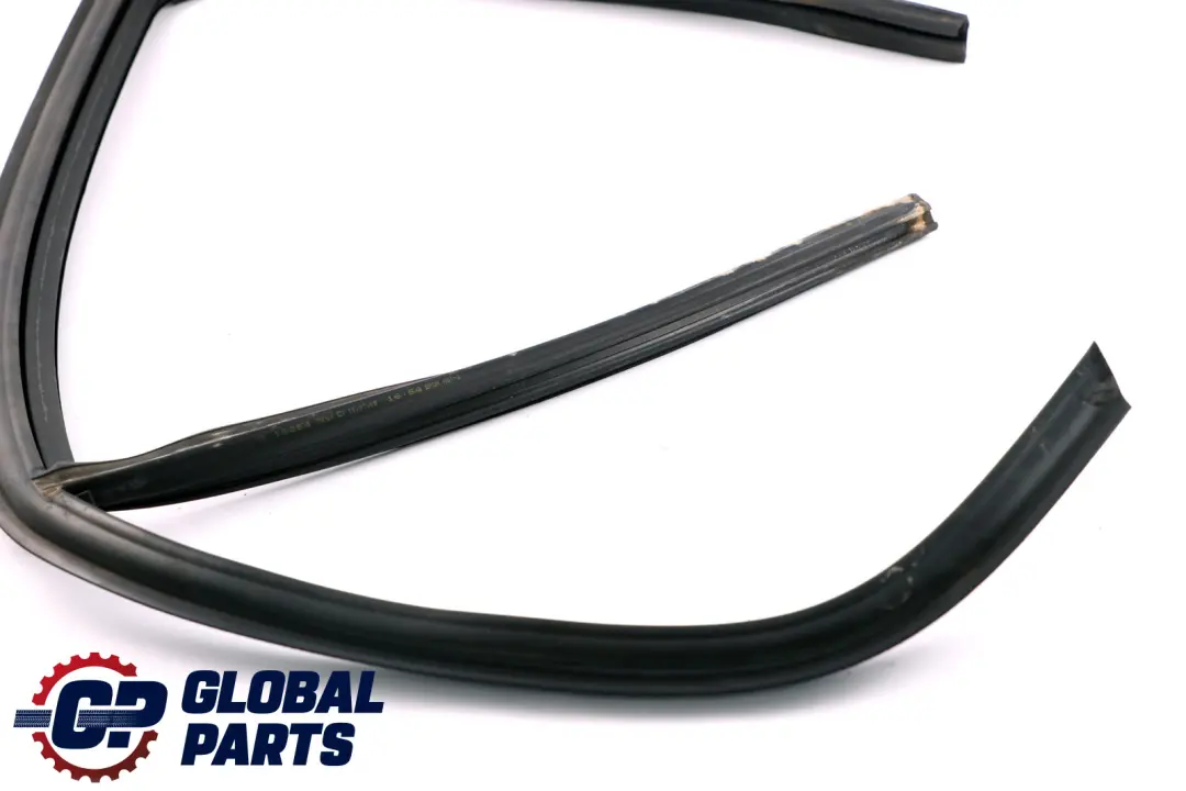 Sello De guia De ventana Puerta trasera derecha para BMW E90 E90N con número de pieza 7060258 BMW E90 E90N Sello De guia De ventana Puerta trasera derecha - SKU 7060258 - Número de pieza 7060258