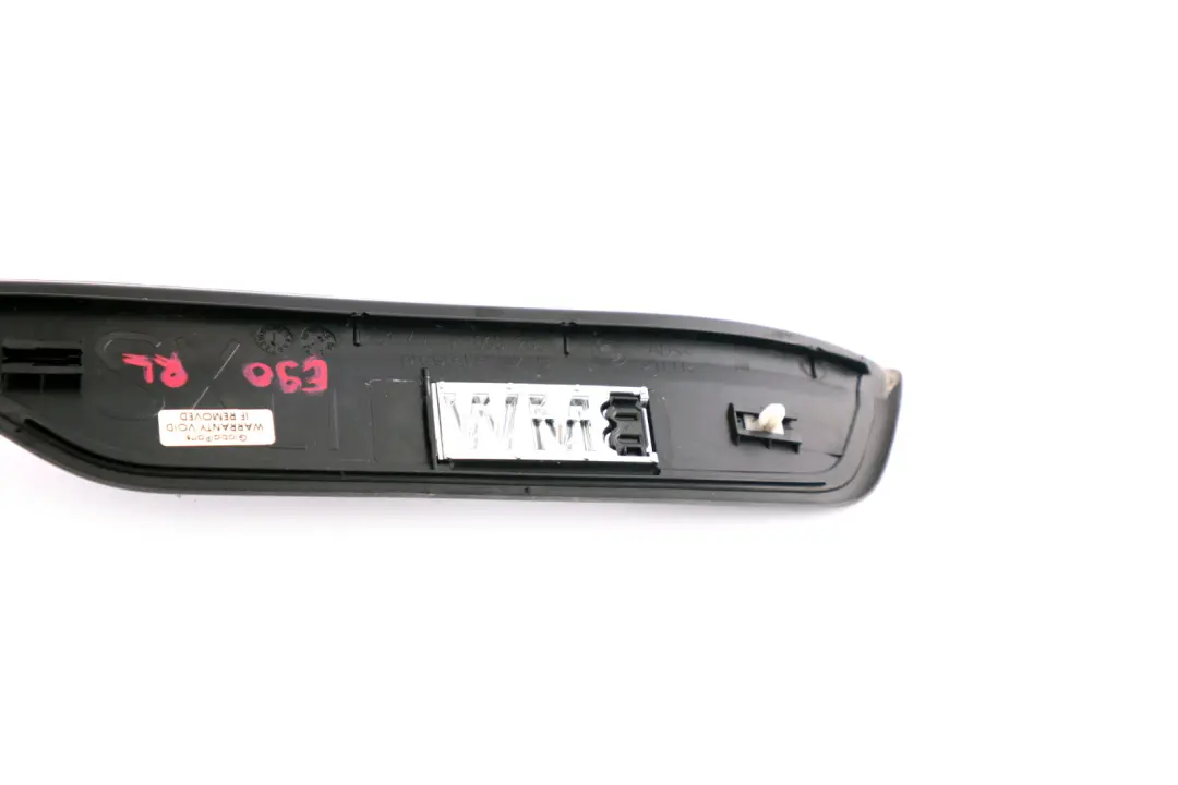 Tapa Entrada Trasera Izquierda para BMW E90 E91 E91N con número de pieza 7060285 BMW E90 E91 E91N Tapa Entrada Trasera Izquierda - SKU 7060285 - Número de pieza 7060285