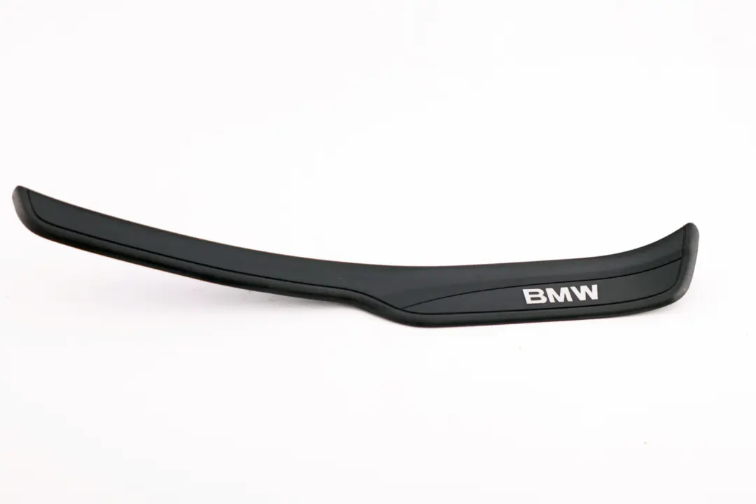 Tapa Entrada Trasera Derecha Negro para BMW E90 E91 E91N con número de pieza 7060286 BMW E90 E91 E91N Tapa Entrada Trasera Derecha Negro - SKU 7060286 - Número de pieza 7060286