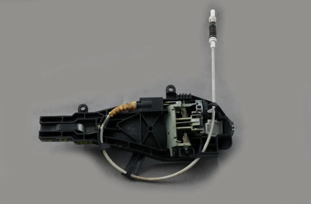 Complete Grab Handle Rear Left N/S Alpinweiss Alpine White to BMW 3 Series E90 E91 with Part number 7060299 BMW 3 Series E90 E91 Complete Grab Handle Rear Left N/S Alpinweiss Alpine White - SKU 7060299-AW1 - Part number 7060299