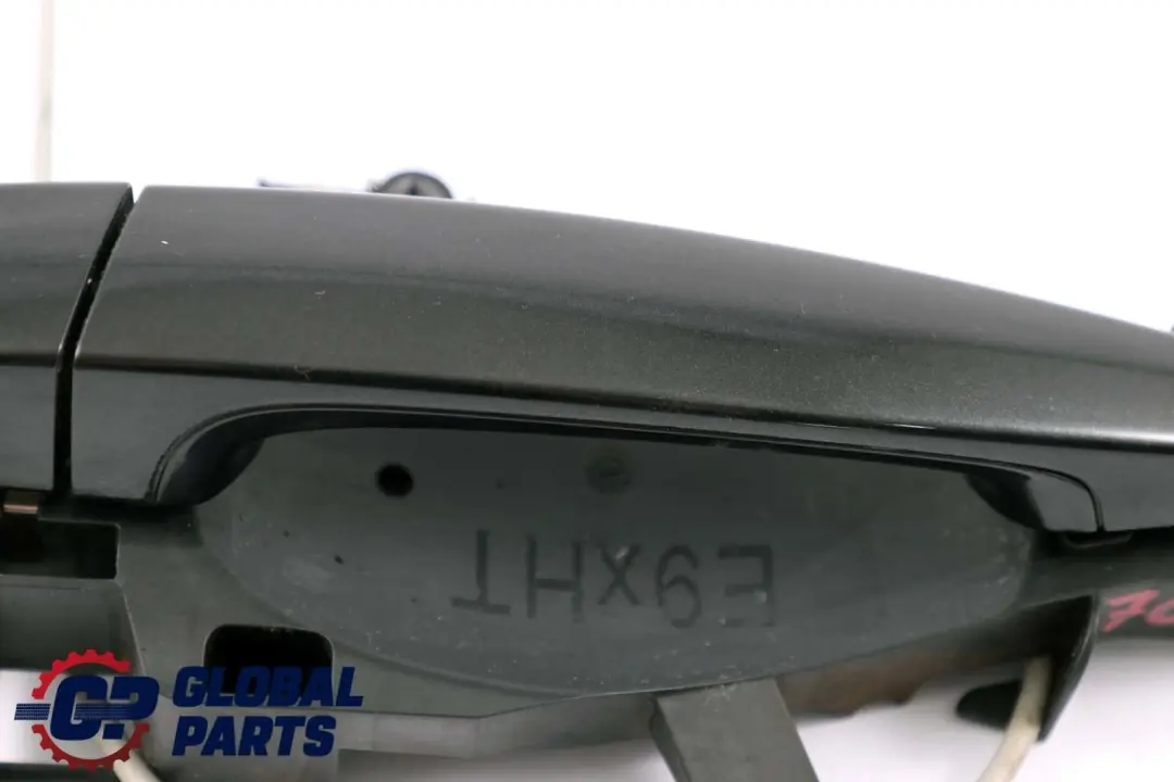 Completo Maniglia Posteriore Sinistra Black Sapphire 475 per BMW E90 E91 LCI con numero di parte 51227060299 51210445183 BMW E90 E91 LCI Completo Maniglia Posteriore Sinistra Black Sapphire 475 - SKU 7060299-BS1 - Numero di parte 51227060299 51210445183